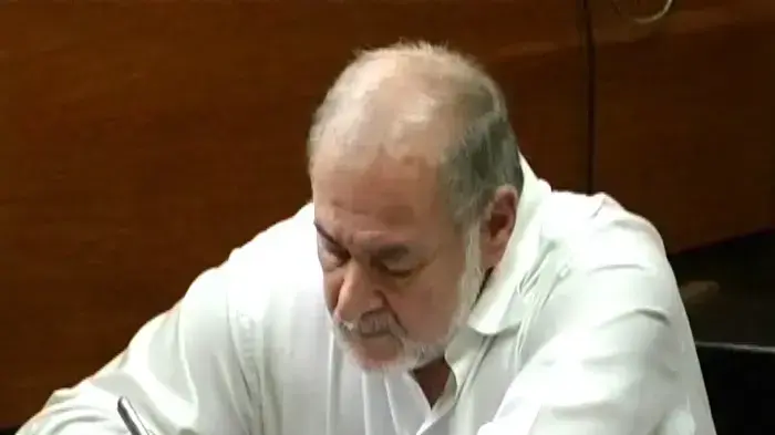 אברהם  הירשזון  בבית המשפט