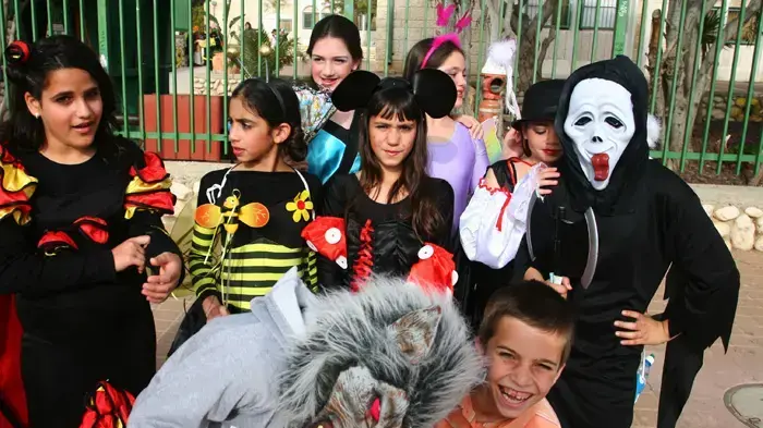 ילדים בבאר שבע מחופשים לרגל פורים 2009