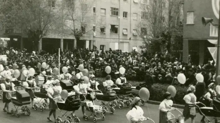 עדלאידע 1968 נשים עם עגלות תל אביב