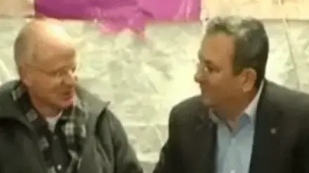 אהוד ברק מבקר את משפחת שליט באוהל המחאה
