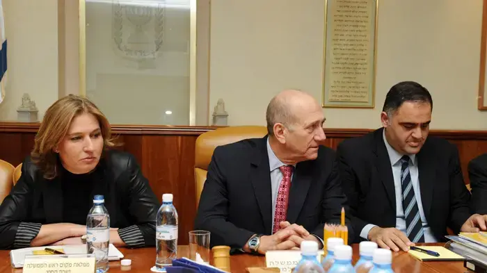ישיבת ממשלה מיוחדת על עסקת שליט ישיבת ממשלה מיוחדת על עסקת שליט