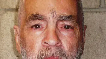 הרוצח צ'ארלס מנסון בן 74