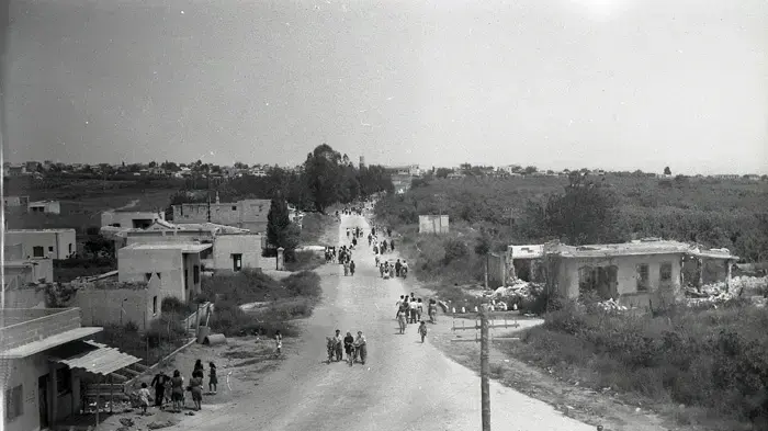 עבודה מתוך התערוכה "אלימות מכוונות, 1947-1950" עבודה מתוך התערוכה "אלימות מכוונות, 1947-1950"