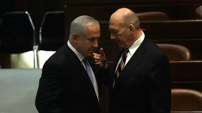 נתניהו ואולמרט באישור הממשלה ה-32 בכנסת נתניהו ואולמרט באישור הממשלה ה-32 בכנסת