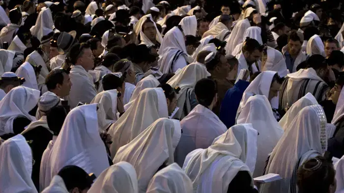 אלפי מתפללים השתתפו בתפילת "ברכת החמה" בכותל המערבי