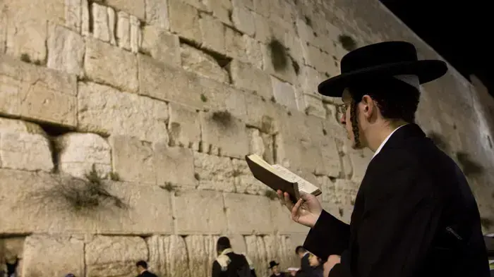 אלפי מתפללים השתתפו בתפילת "ברכת החמה" בכותל המערבי