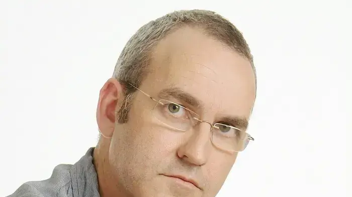 הסופר המוזיקאי והעיתונאי אמיר בן דוד