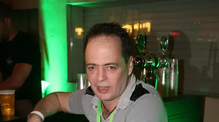 הזמר אדם הזמר אדם