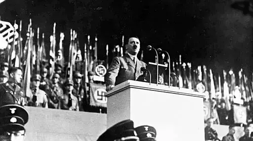 אדולף היטלר אדולף היטלר