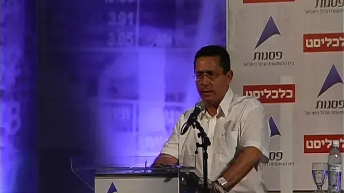 עופר עיני תוקף את פקידי האוצר