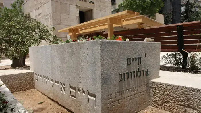תמונות קבר חיים ארלוזרוב בבית קברות טרומפלדור בתל אביב תמונות קבר חיים ארלוזרוב בבית קברות טרומפלדור בתל אביב