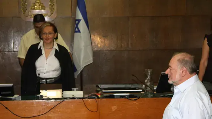אברהם הירשזון בבית משפט אברהם הירשזון בבית משפט