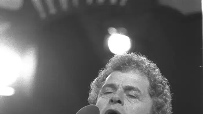 אריק לביא -1981 מופיע בטלטרום בטלויזיה אריק לביא -1981 מופיע בטלטרום בטלויזיה
