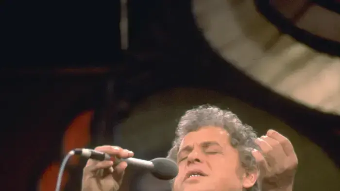 אריק לביא - 1981- מופיע בהיכל התרבות בערב התרמה