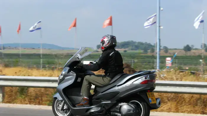 סוזוקי בורגמן במבחן השוואתי לקטנועי 400 סמ"ק