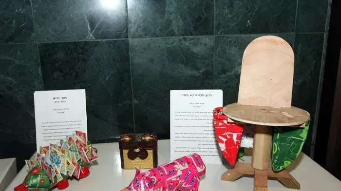 עבודה מתוך תערוכת התלמידים "עיצוב בר קיימא- כי צריך להציל את כדור הארץ"