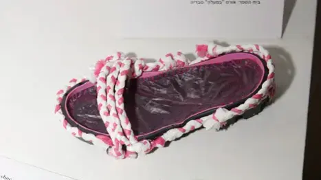 עבודה מתוך תערוכת התלמידים "עיצוב בר קיימא- כי צריך להציל את כדור הארץ"