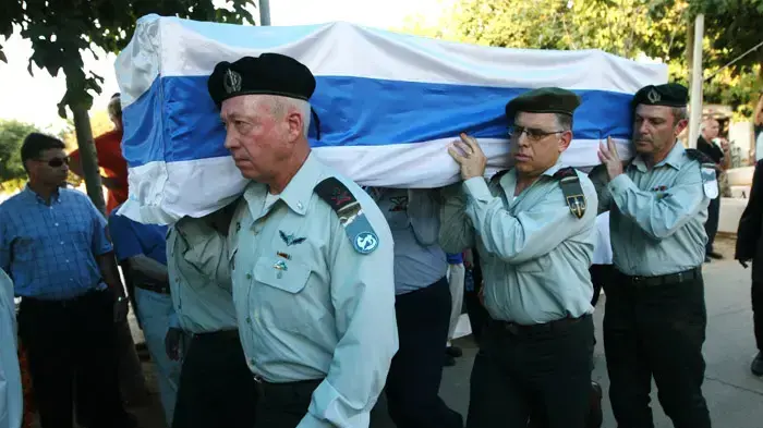 יואב גלנט, הלוויתו של מאיר עמית