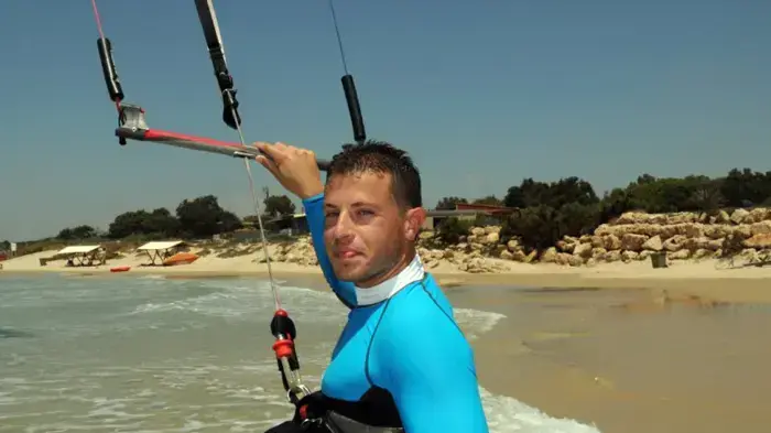 מצעד בחורים/בחורות בחוף הים 