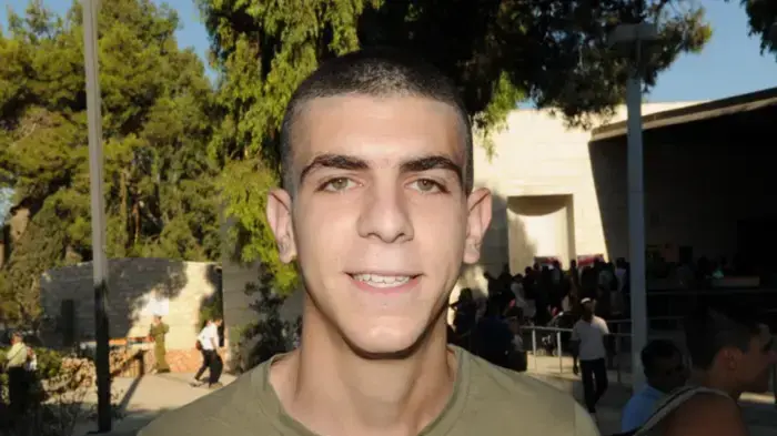 תום פרץ