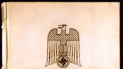 עותק של הספר מיין קאמפף חתום בידי היטלר עותק של הספר מיין קאמפף חתום בידי היטלר