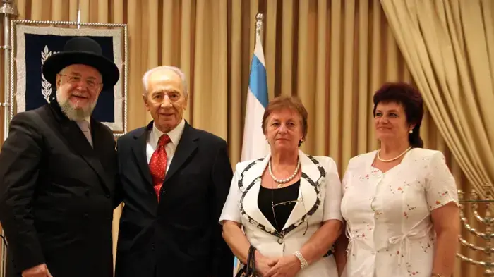 פגישת נשיא המדינה עם הרב לאו ובנותיו של חסיד אומות עולם פיודור מיכאילצ'נקו