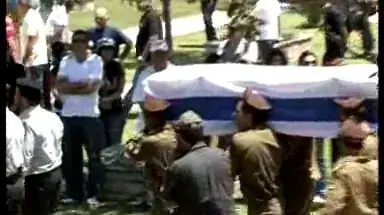הובא למנוחות החייל שנהרג מפליטת כדור