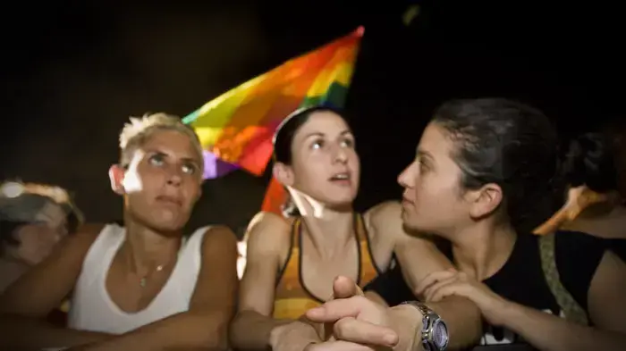 עצרת הקהילה הגאה לזכר הרוגי פיגוע השנאה בתל אביב