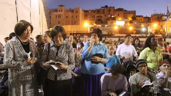 תפילה בכותל לציון יום הולדתו ה-23 של גלעד שליט