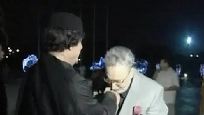 מועמר קדאפי מקבל את המחבל מאסון לוקרבי בלוב