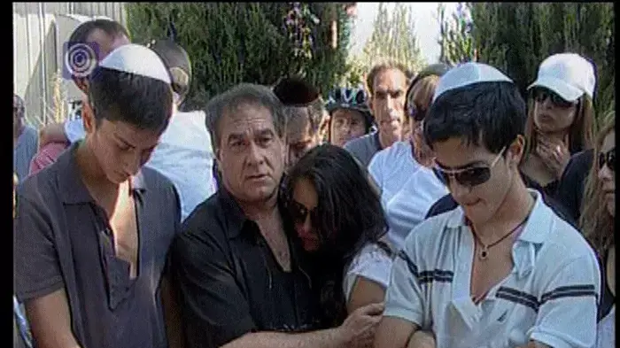 משפחתו של דודו טופז קמה מהשבעה