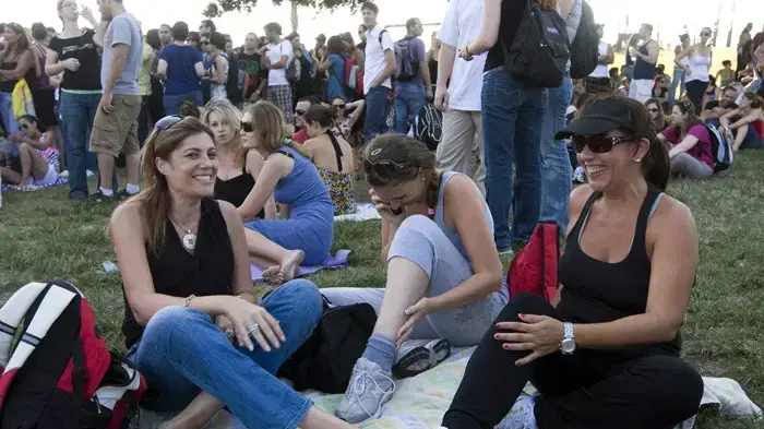תורים מחוץ להופעה של מדונה