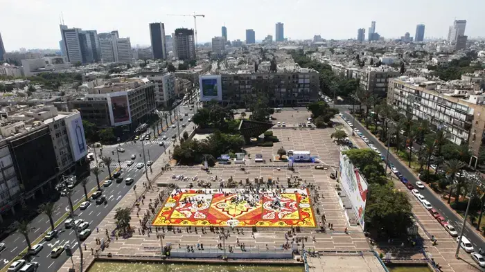 שטיח פרחים בכיכר רבין בת"א