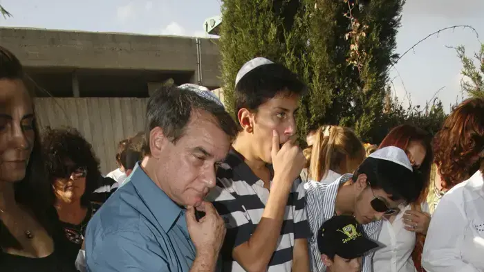 משפחתו של טופז מציינת 30 יום למותו