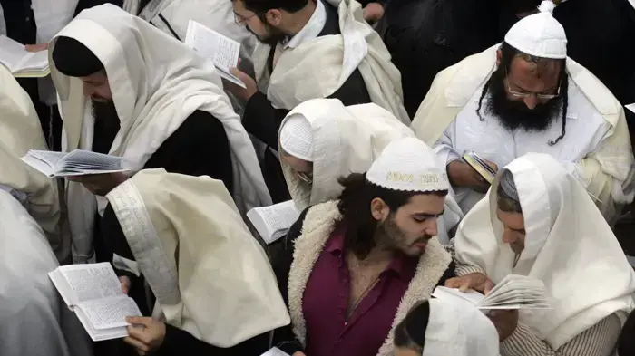 חסידי ברסלב חוגגים ראש השנה באומן