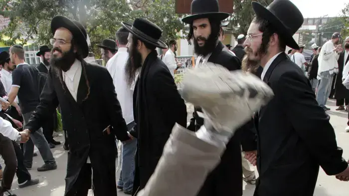 חסידי ברסלב חוגגים ראש השנה באומן