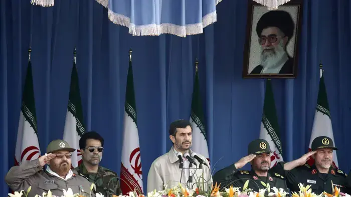 אחמדינג'ד במצעד צבאי בטהרן