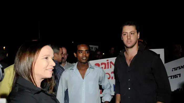 הפגנה מול מועדון הגלינה הפגנה מול מועדון הגלינה