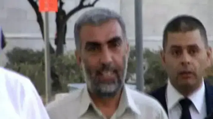 בכיר בפתח הורחק מהעיר העתיקה