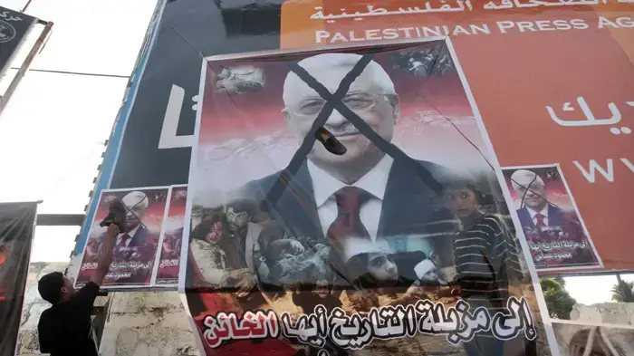 כרזות נגד אבו מאזן בעזה כרזות נגד אבו מאזן בעזה