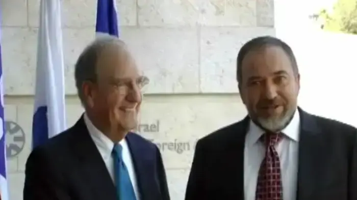 פרס למיטשל: זמן לביזנס, לחדש המומ