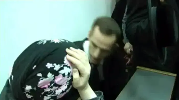 האם המרעיבה תישאר עם ילדיה אך תורחק מביתה