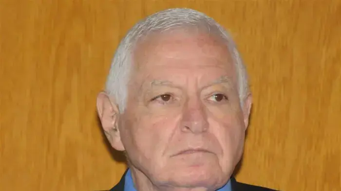 מיכה לינדנשטראוס
