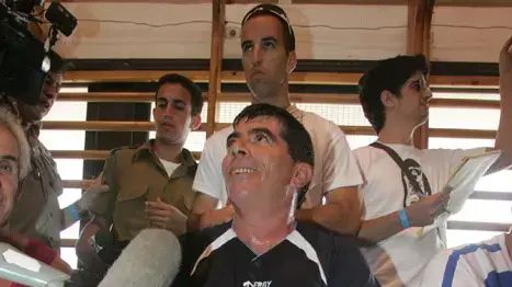 גבי אשכנזי בכירי המטכ"ל משחקים קט רגל במסגרת אליפות צה"ל למפקדים בוינגייט אוקטובר 2009