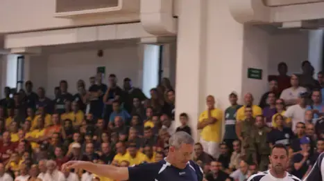 בני גנץ משחק קט רגל במסגרת אליפות צה"ל למפקדים בוינגייט אוקטובר 2009