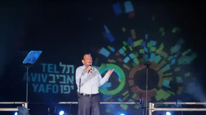 ראש העיר רון חולדאי במסיבת הסיום לחגיגות ה-100 לתל אביב