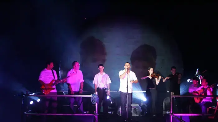 קובי אפללו במסיבת הסיום לחגיגות ה-100 לתל אביב