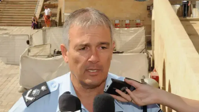 מפכ"ל המשטרה דודי כהן במסיבת עיתונאים בעיר העתיקה בירושלים - אוקטובר 2009