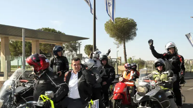 ח''כים רכובים על אופנועים   אוקטובר 2009