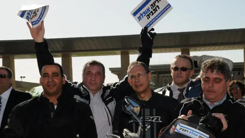 נחמן שי במרכז במסגרת מחאת האופנוענים אוקטובר 2009
